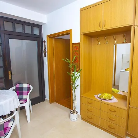 With A Parking Space - 11418