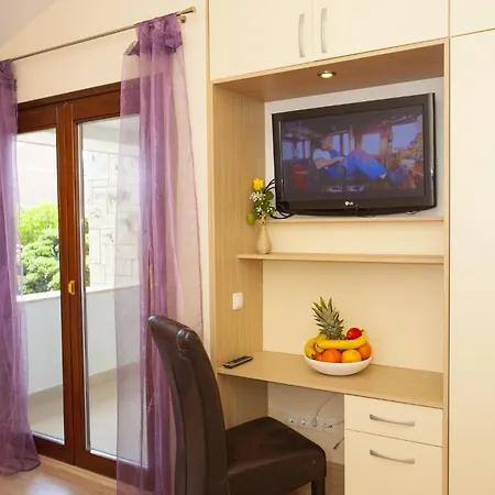 Apartman With A Parking Space - 11418