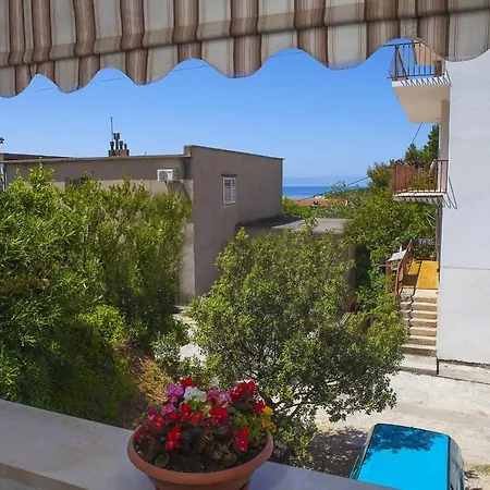 With A Parking Space - 11418