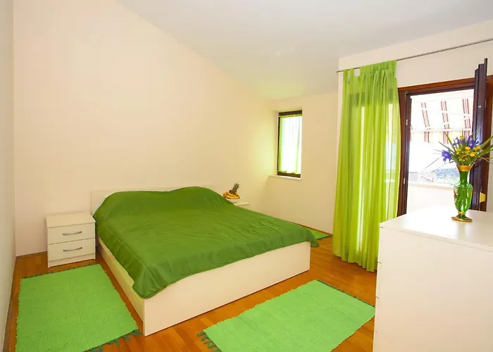 With A Parking Space - 11418 *